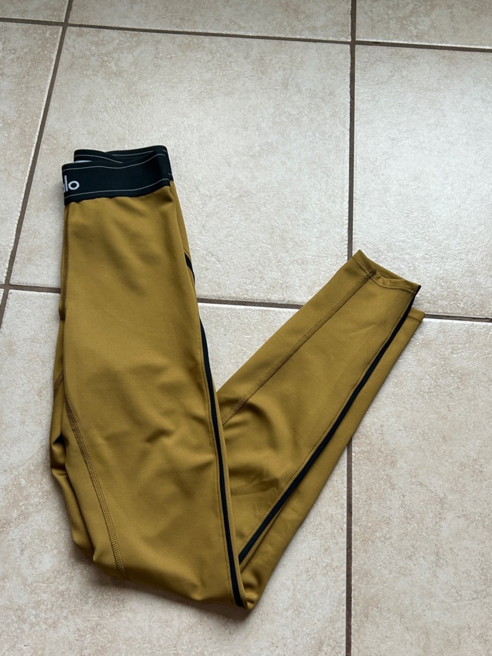 ALO Yoga Mustard Green High-Rise Leggings with Black Trim